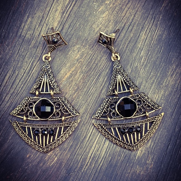 Vintage Jewelry - Antique Silver Boho Garnet Lantern Earrings